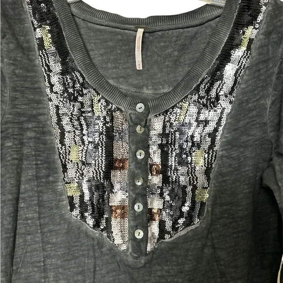 Free People Tiger Eyes Heathered Black Sequin Placket Henley tee - Picture 3 of 6